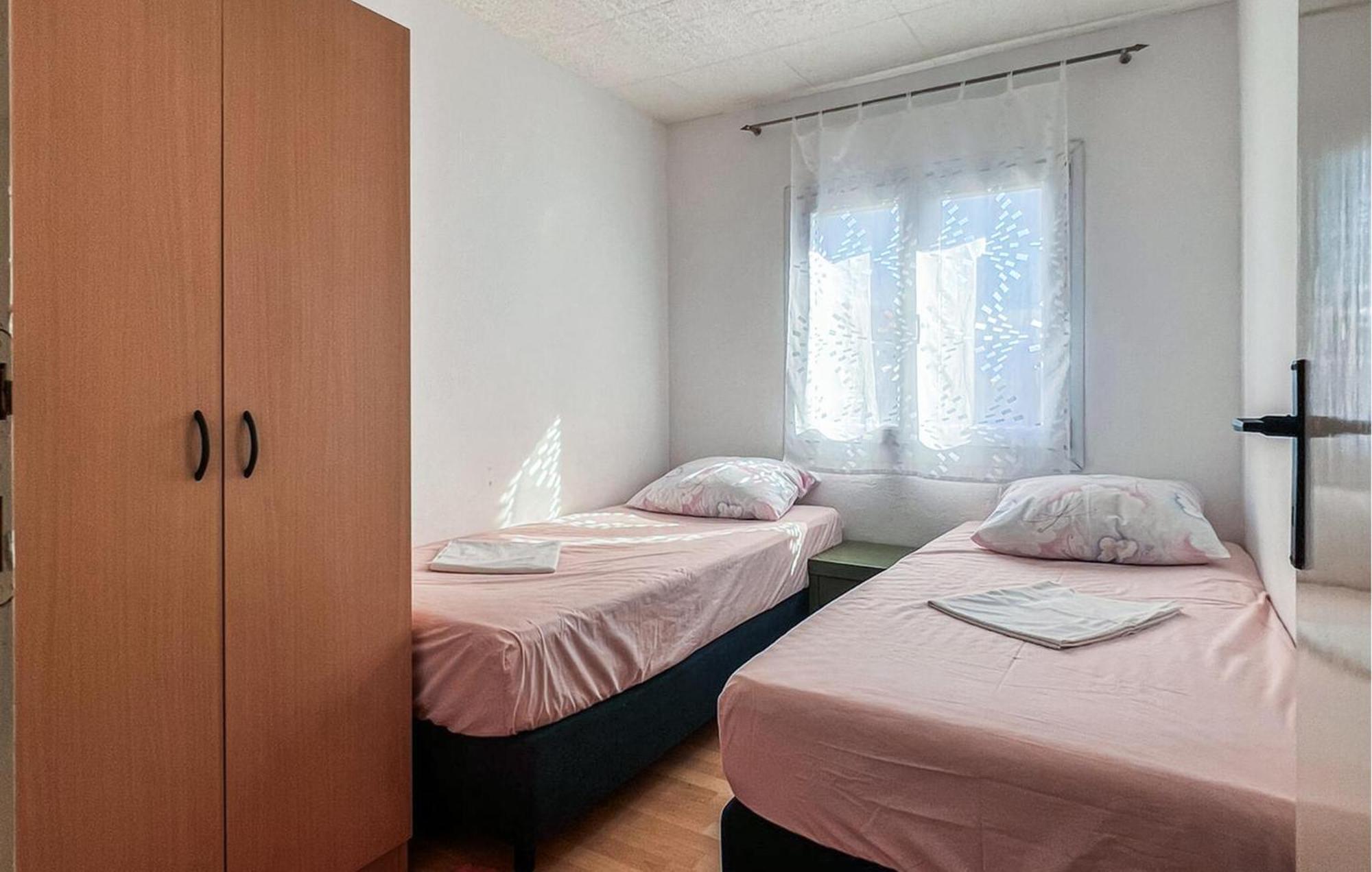 Beautiful Apartment In Vir With Wifi 外观 照片